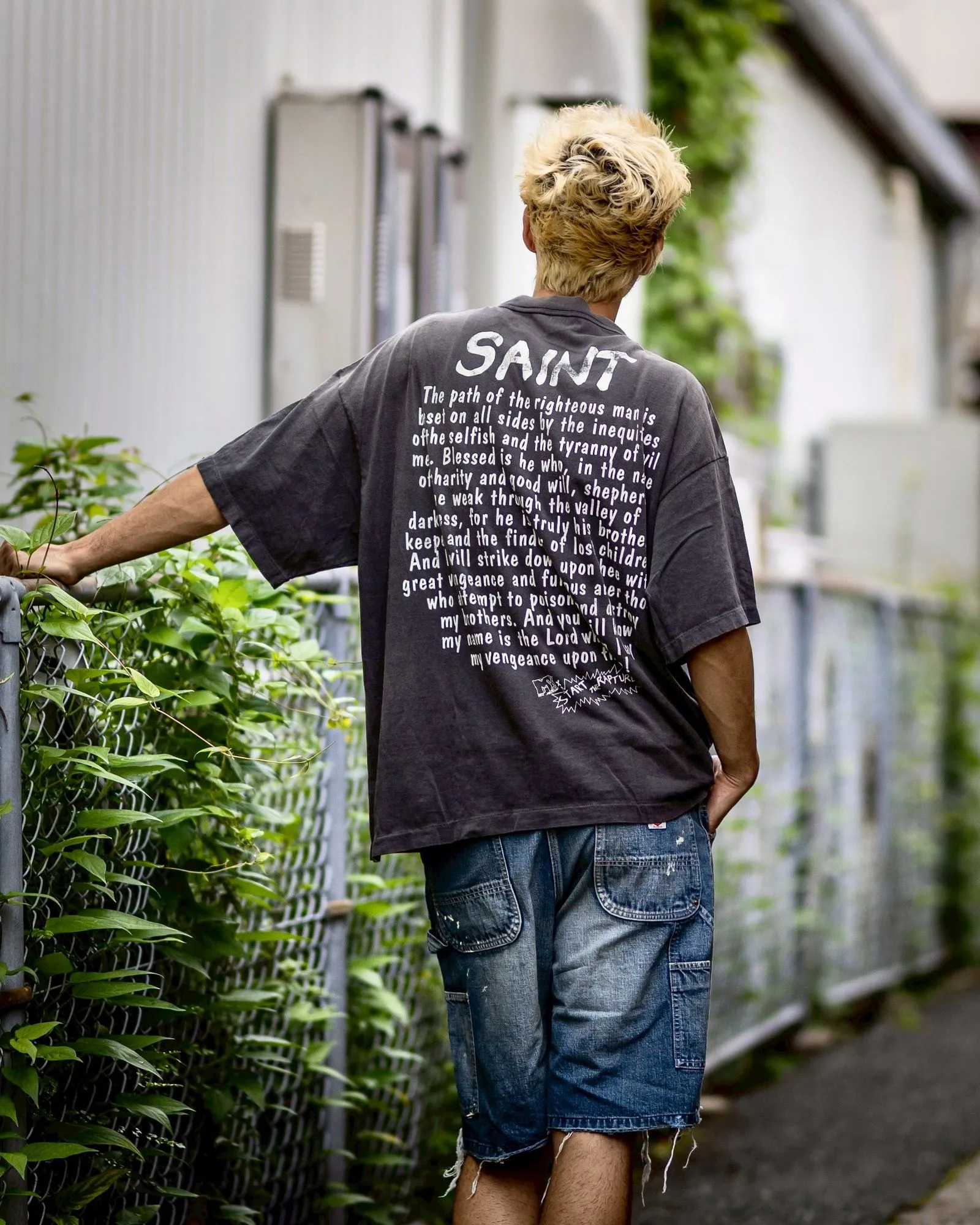 SAINT Mxxxxxx RAPTURE SS TEE/BLK Beavis and Butt-Head anime character TEE. Washed black S-XL. The print is from the characters of the American classic animation "Beavis and Butt-Head". It also pays tribute to the two classic killer characters in "Pulp Fiction". It is very witty and humorous. The whole garment is washed again.